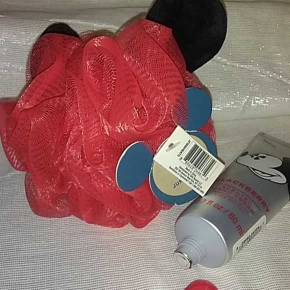 Disney Pouff & Hand Cream - Picture 6 of 7